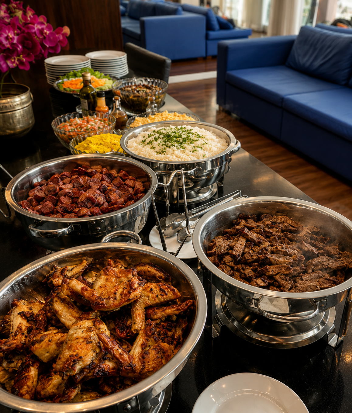 Buffet montado com réchauds de carnes e arroz